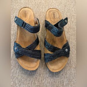 Taos Women's Fabulous Slide Black Woven Leather Sandals Sz 7-7.5